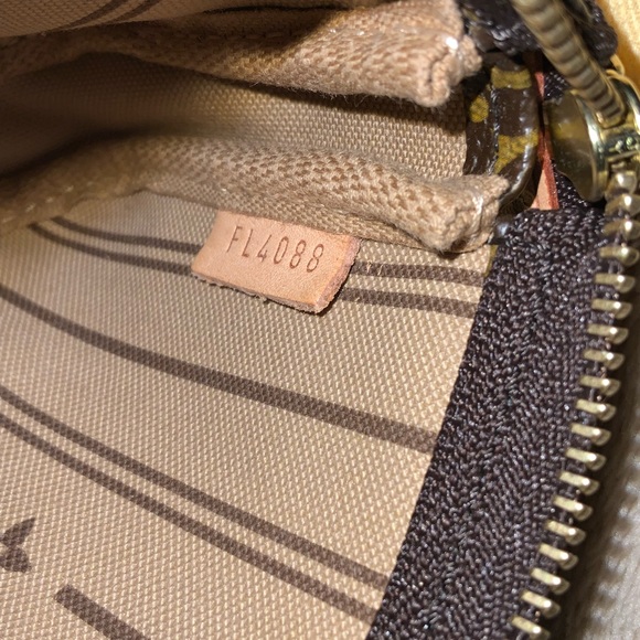 AUTHENTIC Limited Edition Louis Vuitton Monogram Trunks & Locks Mini Pochette - Picture 8 of 8